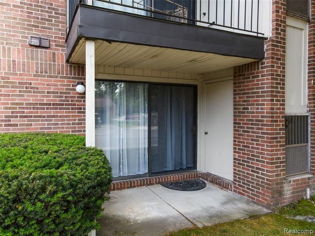 33587 Pondview Circle 114, Livonia, MI 48152