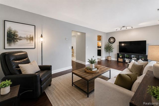 33587 Pondview Circle 114, Livonia, MI 48152