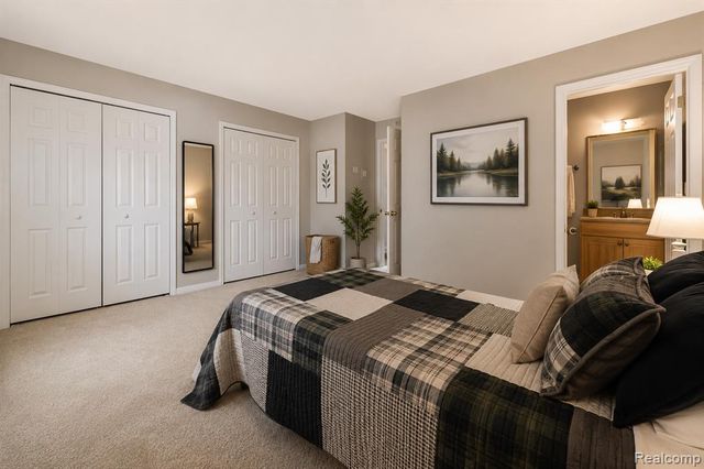 33587 Pondview Circle 114, Livonia, MI 48152