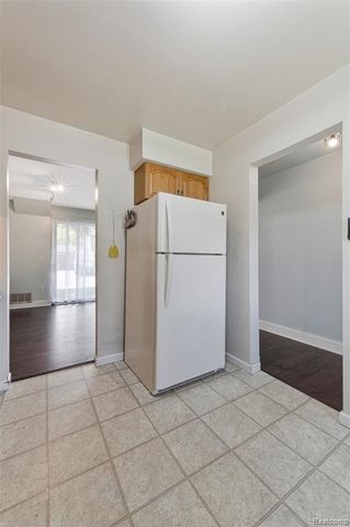 33587 Pondview Circle 114, Livonia, MI 48152
