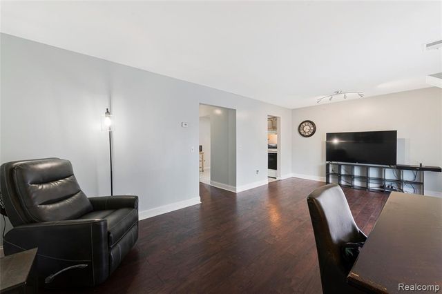 33587 Pondview Circle 114, Livonia, MI 48152