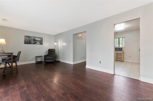 33587 Pondview Circle 114, Livonia, MI 48152