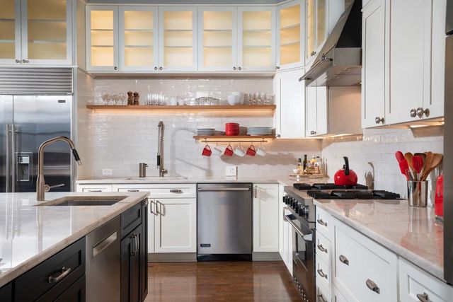 14 N Peoria Street 6H-7H, Chicago, IL 60607