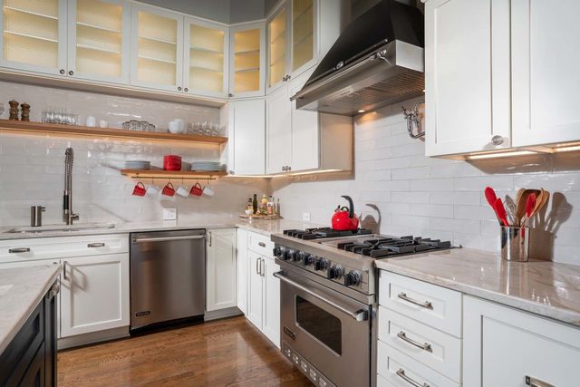 14 N Peoria Street 6H-7H, Chicago, IL 60607