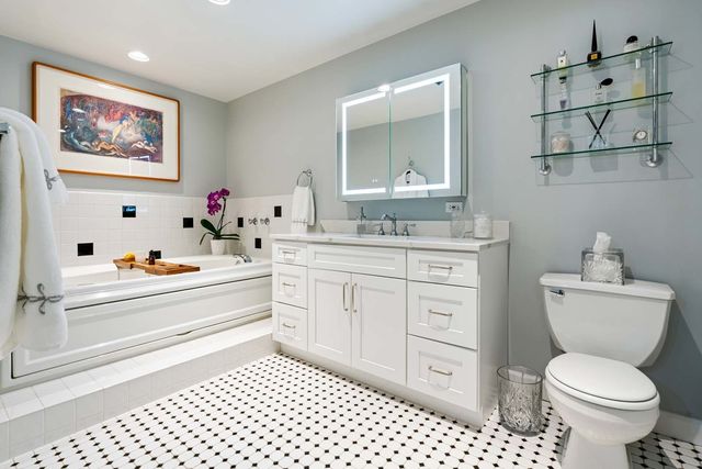 14 N Peoria Street 6H-7H, Chicago, IL 60607
