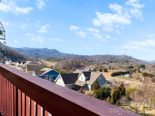 16 Southern Way Lane, Leicester, NC 28748