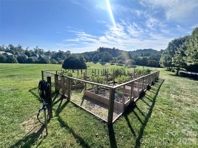 16 Southern Way Lane, Leicester, NC 28748