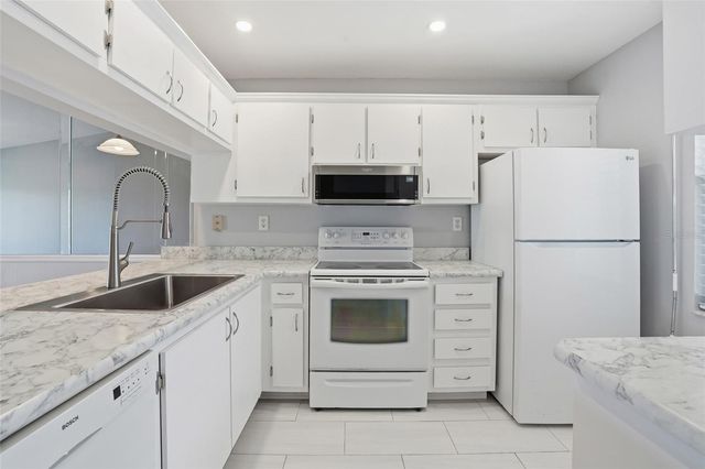 9270 LAKE PARK DRIVE 201, Fort Myers, FL 33919