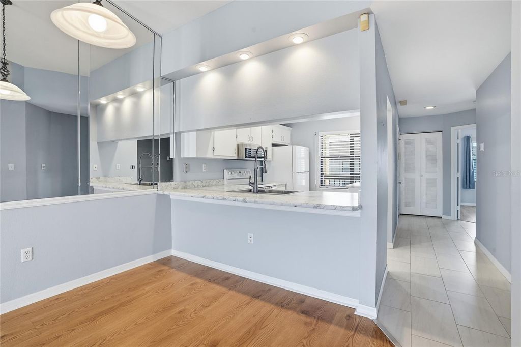 Image 14 of property listing at 9270 LAKE PARK DRIVE 201, Fort Myers, FL 33919