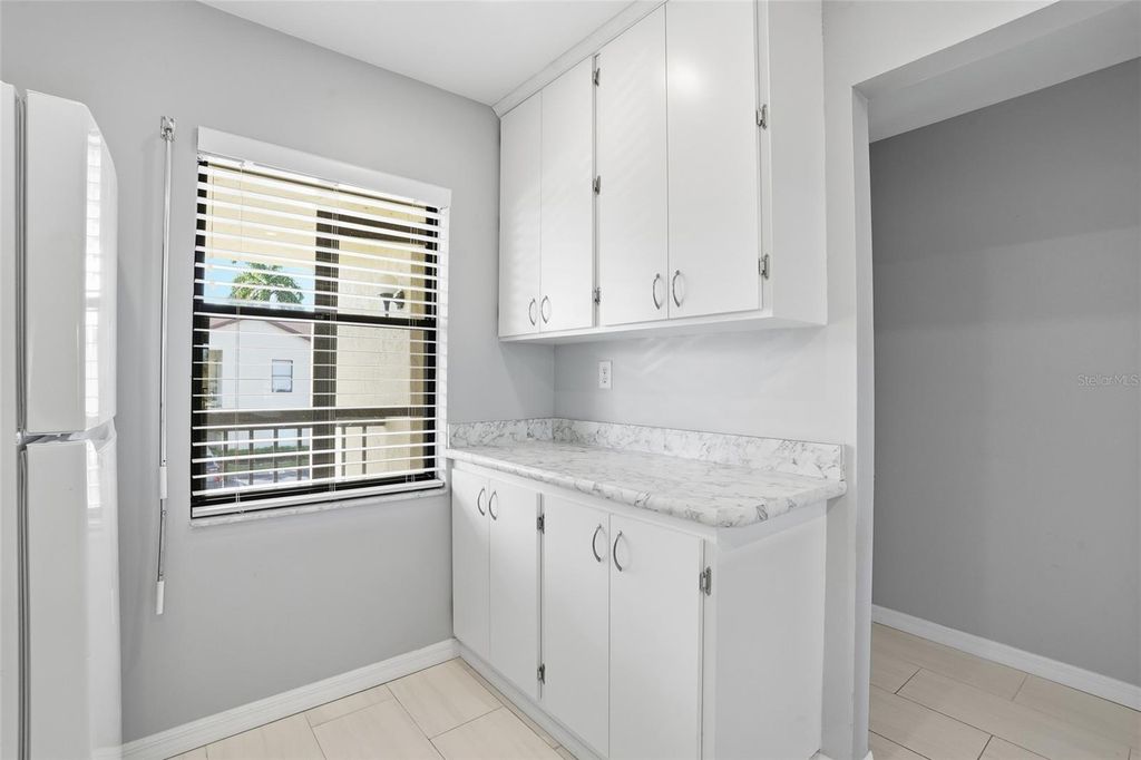 Image 17 of property listing at 9270 LAKE PARK DRIVE 201, Fort Myers, FL 33919