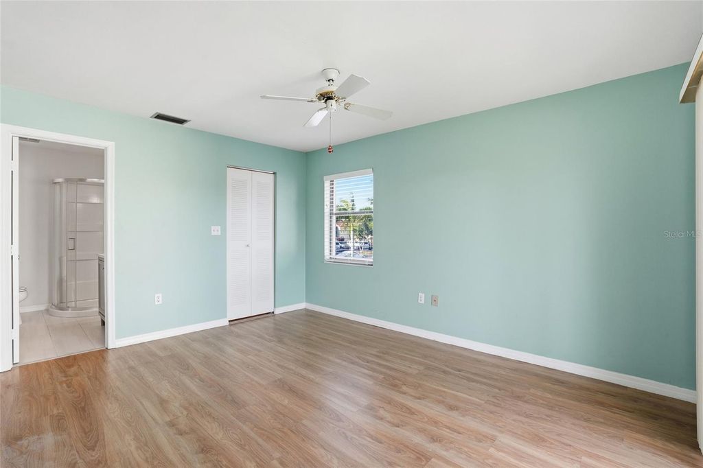 Image 19 of property listing at 9270 LAKE PARK DRIVE 201, Fort Myers, FL 33919