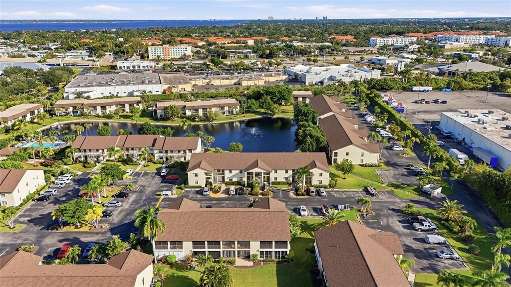 Image 41 of property listing at 9270 LAKE PARK DRIVE 201, Fort Myers, FL 33919