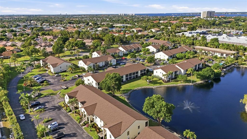 Image 45 of property listing at 9270 LAKE PARK DRIVE 201, Fort Myers, FL 33919