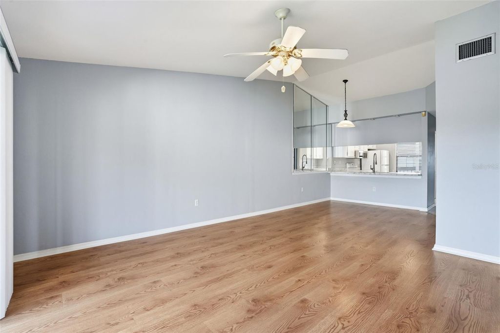 Image 7 of property listing at 9270 LAKE PARK DRIVE 201, Fort Myers, FL 33919