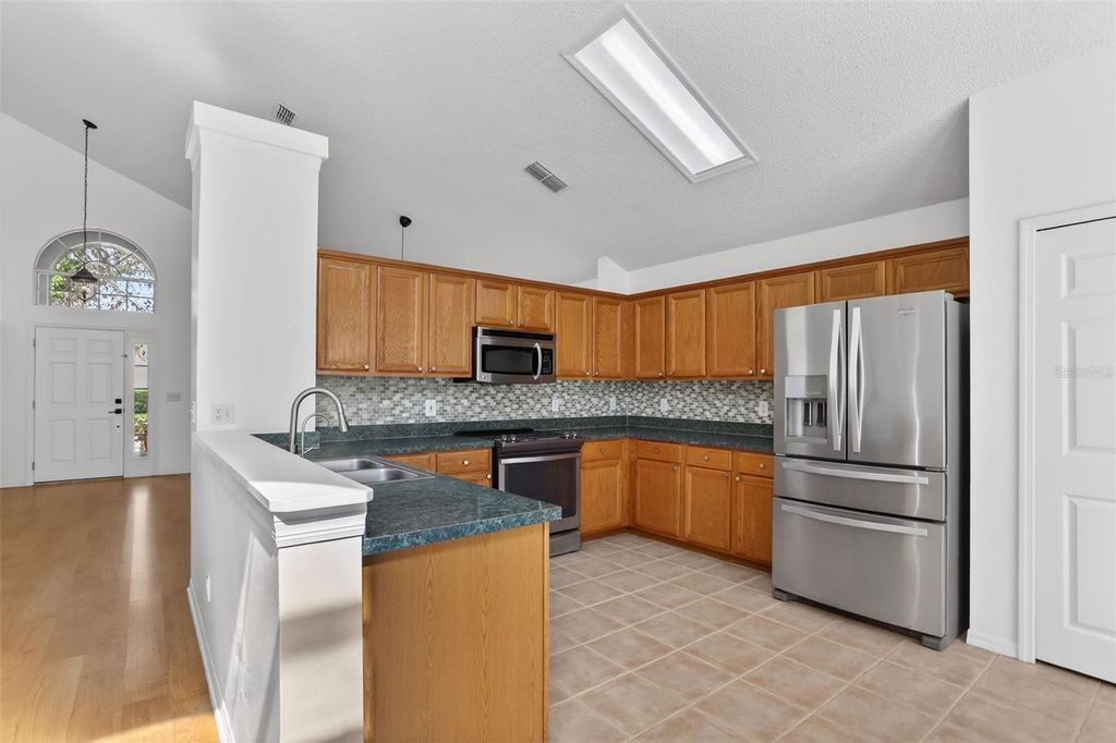 Image 13 of property listing at 2809 RUNYON CIRCLE, Orlando, FL 32837