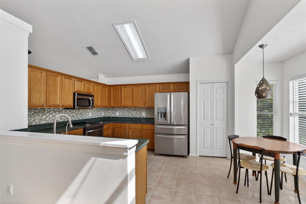 Image 14 of property listing at 2809 RUNYON CIRCLE, Orlando, FL 32837