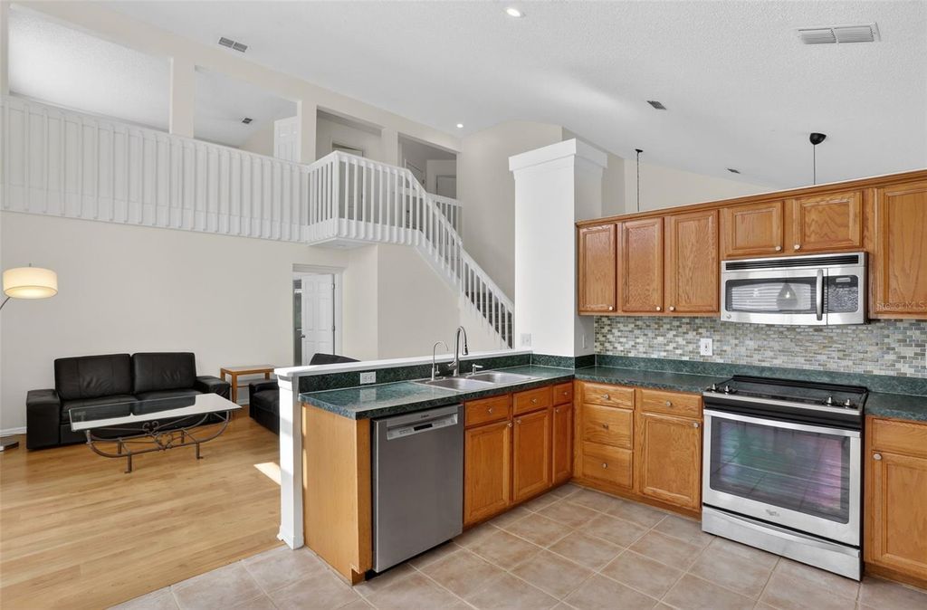 Image 15 of property listing at 2809 RUNYON CIRCLE, Orlando, FL 32837