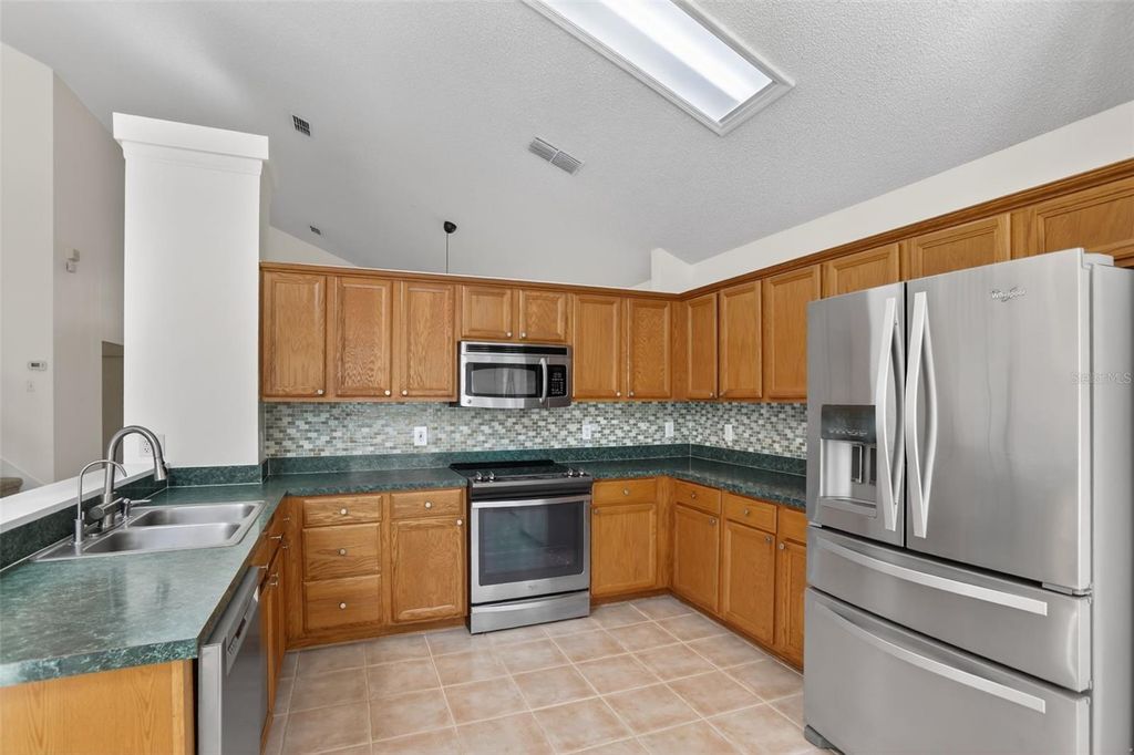 Image 16 of property listing at 2809 RUNYON CIRCLE, Orlando, FL 32837