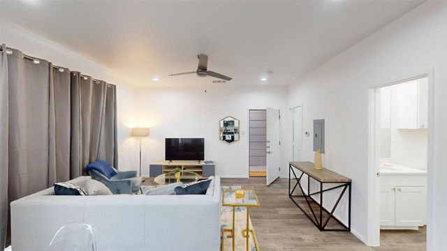 3235 Dallas Street 2304, Dallas, TX 75210