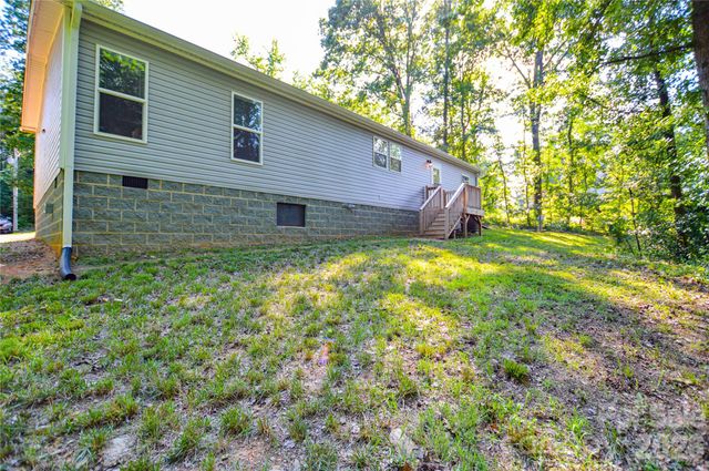 207 Pinehaven Drive, New London, NC 28127