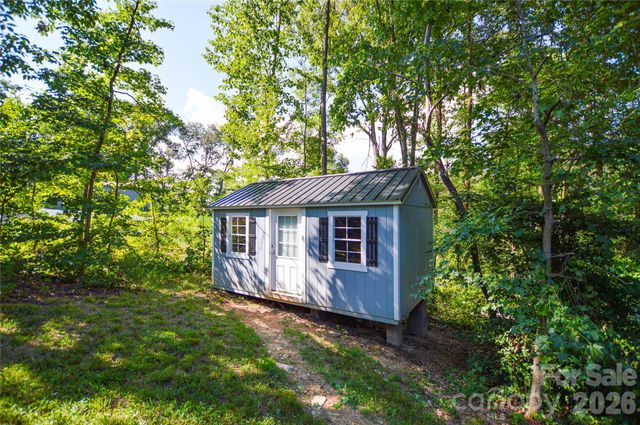 207 Pinehaven Drive, New London, NC 28127