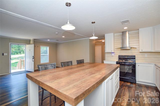 207 Pinehaven Drive, New London, NC 28127
