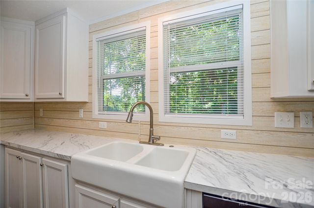 207 Pinehaven Drive, New London, NC 28127