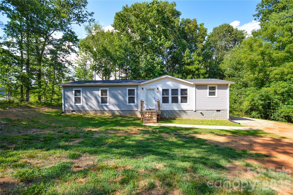 207 Pinehaven Drive, New London, NC 28127