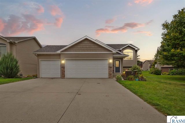 104 Kingsmill Court, Mankato, MN 56001