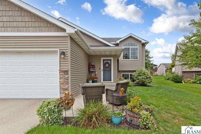 104 Kingsmill Court, Mankato, MN 56001