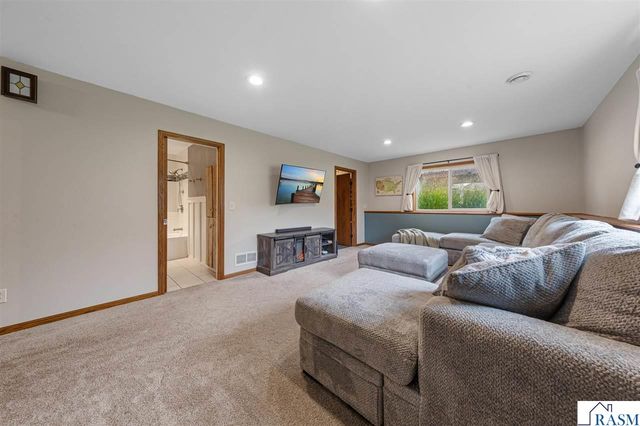 104 Kingsmill Court, Mankato, MN 56001