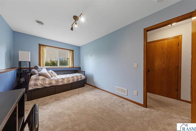 104 Kingsmill Court, Mankato, MN 56001