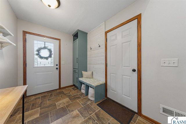 104 Kingsmill Court, Mankato, MN 56001