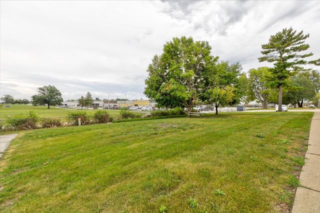 4213 62nd Street 2, Urbandale, IA 50322