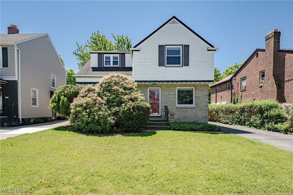3666 Silsby Road, University Heights, OH 44118
