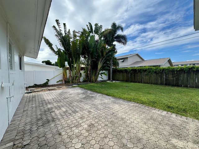 924 SE 8TH Court, Deerfield Beach, FL 33441