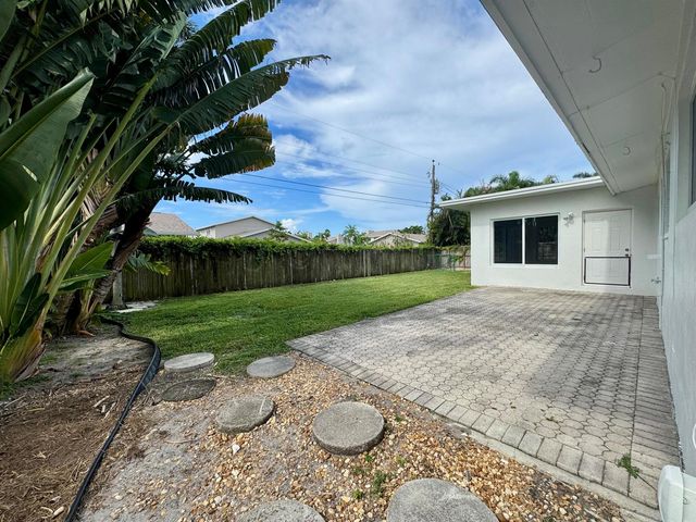 924 SE 8TH Court, Deerfield Beach, FL 33441