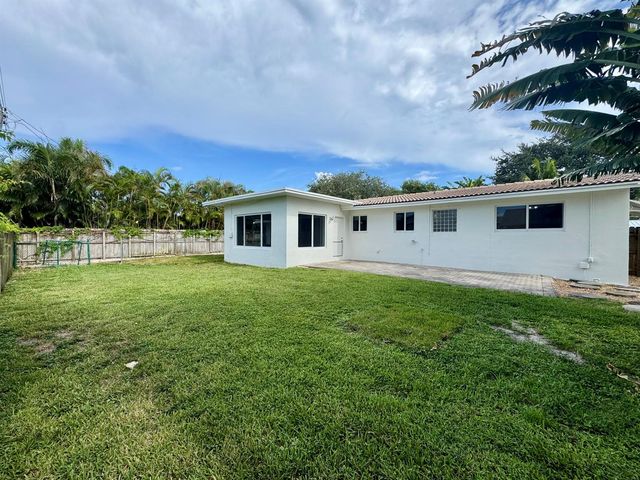 924 SE 8TH Court, Deerfield Beach, FL 33441