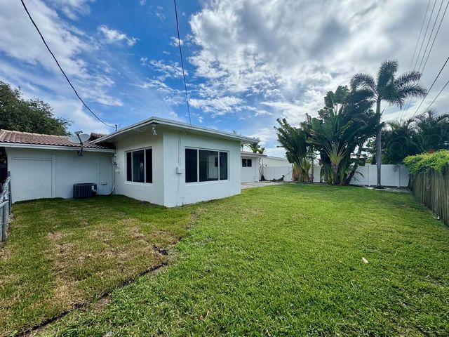 924 SE 8TH Court, Deerfield Beach, FL 33441
