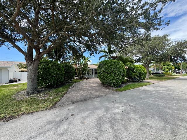 924 SE 8TH Court, Deerfield Beach, FL 33441