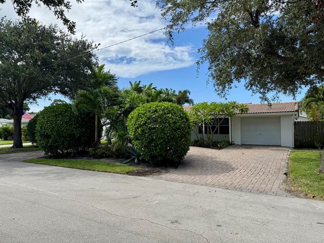 924 SE 8TH Court, Deerfield Beach, FL 33441
