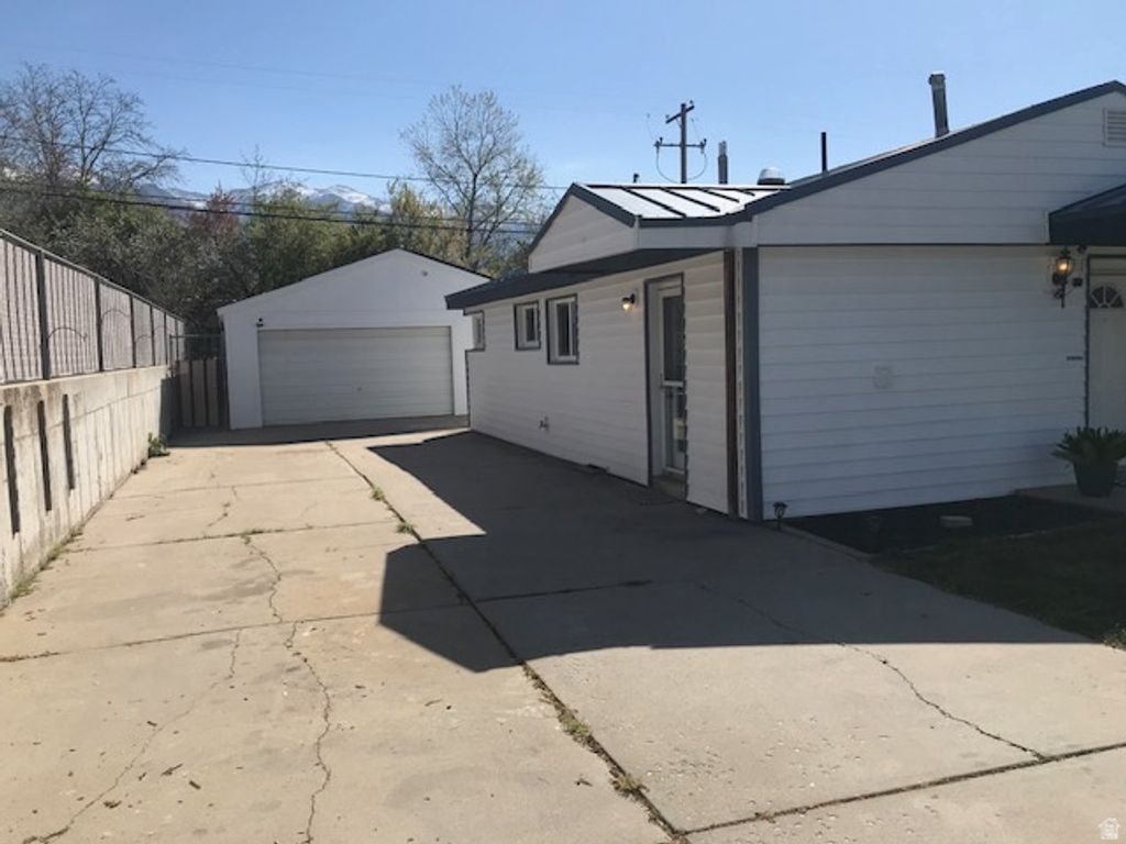 828 N VALERIA DR, Layton, UT 84041