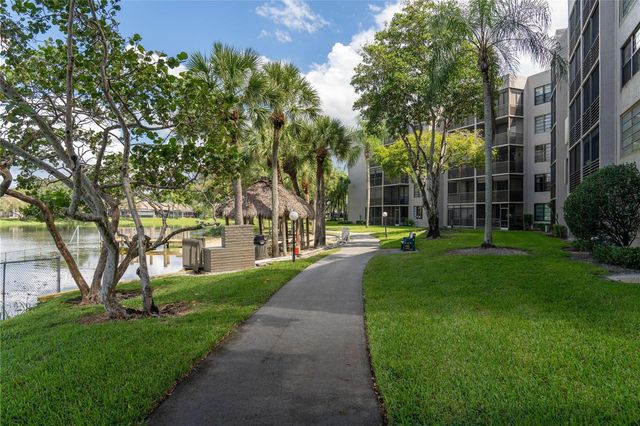 1101 Colony Point Circle 220, Pembroke Pines, FL 33026