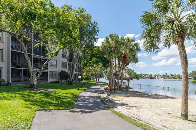 1101 Colony Point Circle 220, Pembroke Pines, FL 33026