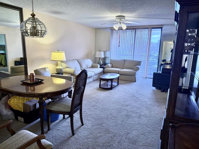 1101 Colony Point Circle 220, Pembroke Pines, FL 33026