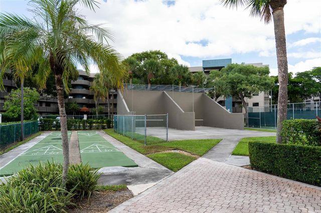 1101 Colony Point Circle 220, Pembroke Pines, FL 33026
