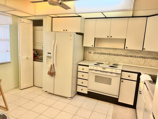 1101 Colony Point Circle 220, Pembroke Pines, FL 33026
