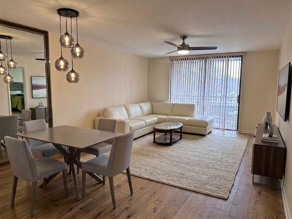 1101 Colony Point Circle 220, Pembroke Pines, FL 33026