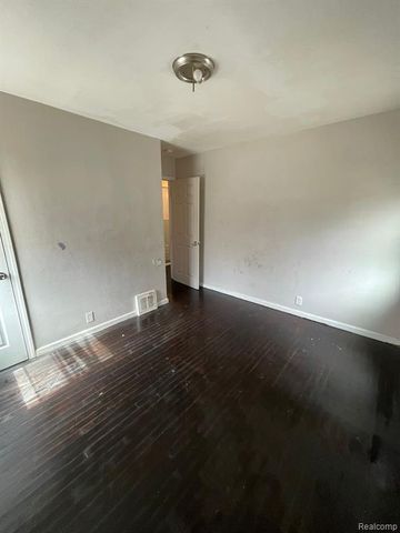 16500 Eastburn Street, Detroit, MI 48205