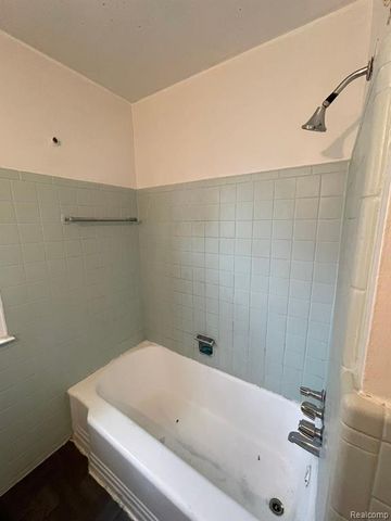 16500 Eastburn Street, Detroit, MI 48205